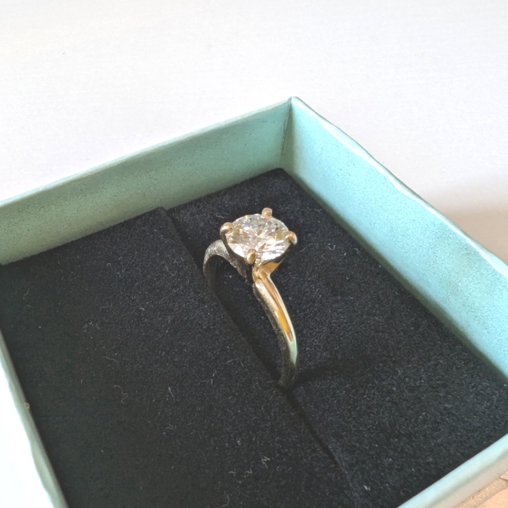 NWOT 10KT Yellow Gold Solitaire Engagement Ring with 1.00ct Moissanite Stone - Picture 8 of 9
